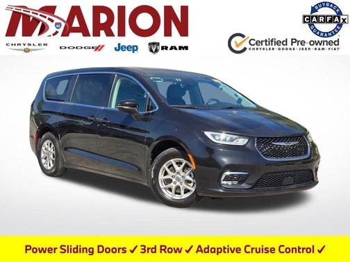Brilliant Black Crystal Pearlcoat 2023 Chrysler Pacifica Touring L