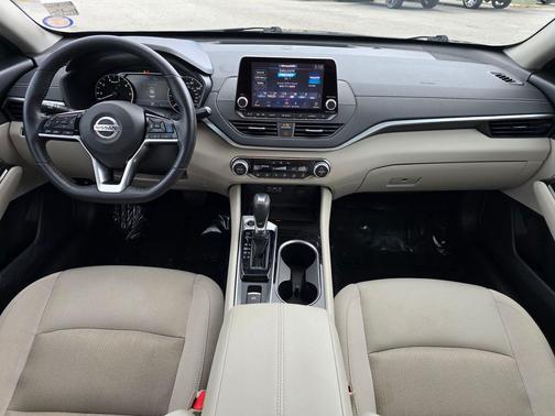 2020 Nissan Altima 2.5 SV