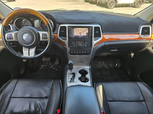 Brilliant Black Crystal Pearlcoat 2013 Jeep Grand Cherokee Overland