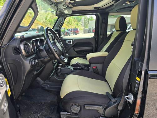 Black Clearcoat 2020 Jeep Wrangler Sport S