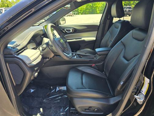 Diamond Black Crystal Pearlcoat 2025 Jeep Compass Limited