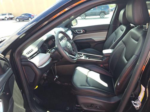 Diamond Black Crystal Pearlcoat 2025 Jeep Compass Limited