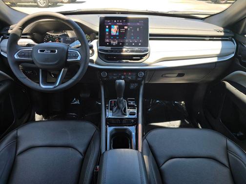 Diamond Black Crystal Pearlcoat 2025 Jeep Compass Limited