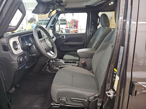 Granite Crystal Metallic Clearcoat 2025 Jeep Wrangler 4xe Sahara