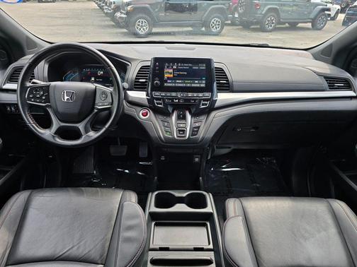 Sonic Gray Pearl 2023 Honda Odyssey Sport