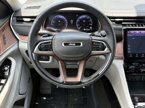 2023 Jeep Grand Cherokee L Summit
