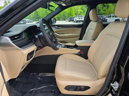 Diamond Black Crystal Pearlcoat 2026 Jeep Grand Cherokee L Limited