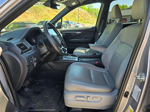 Lunar Silver Metallic 2023 Honda Passport AWD EX-L