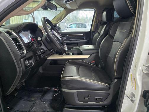 2022 RAM 2500 Laramie Crew Cab 4x4 6'4' Box