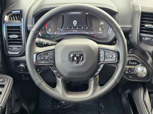 Diamond Black Crystal Pearlcoat 2026 RAM 1500 Limited