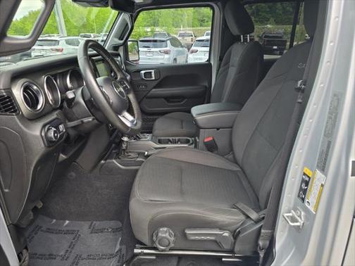 2023 Jeep Wrangler 4-Door Sahara 4x4