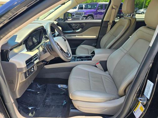 Infinite Black Metallic Clearcoat 2022 Lincoln Corsair Standard