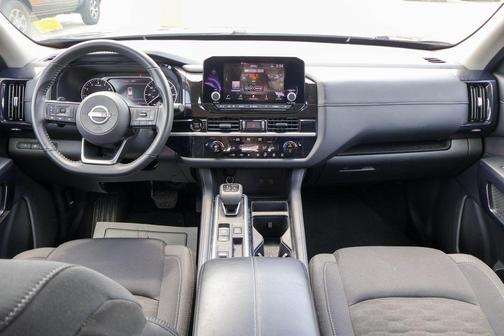 Super Black 2025 Nissan Pathfinder SV