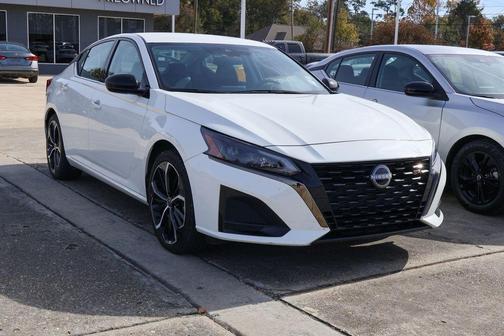 2025 Nissan Altima SR