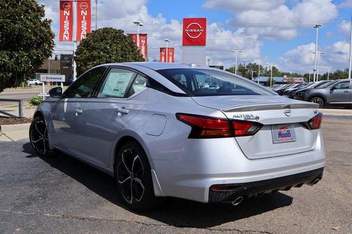 2025 Nissan Altima SR