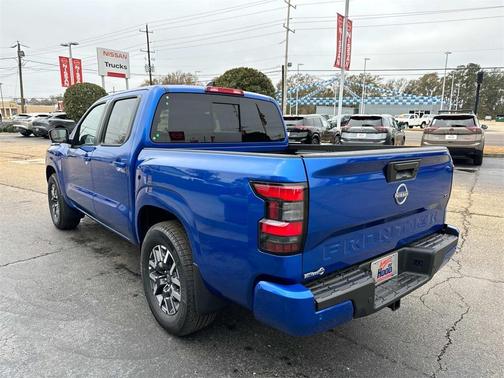 2025 Nissan Frontier SL