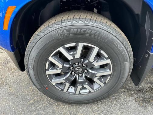 2025 Nissan Frontier SL