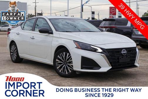 Glacier White 2025 Nissan Altima SV