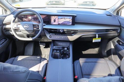 White / Black 2026 Nissan Murano Platinum