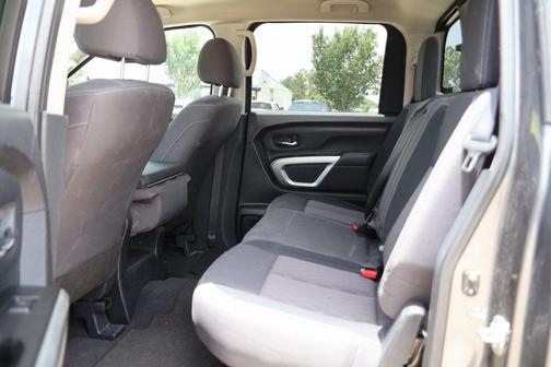 2023 Nissan Titan SV