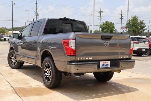 2023 Nissan Titan SV