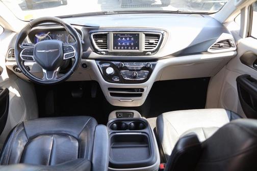2020 Chrysler Pacifica Touring-L
