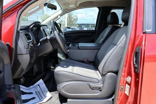 2017 Nissan Titan SV
