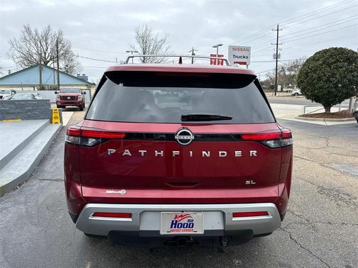 2025 Nissan Pathfinder SL