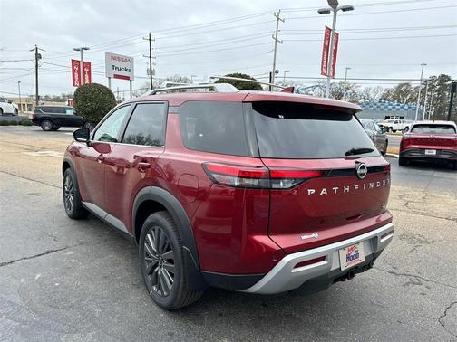 2025 Nissan Pathfinder SL