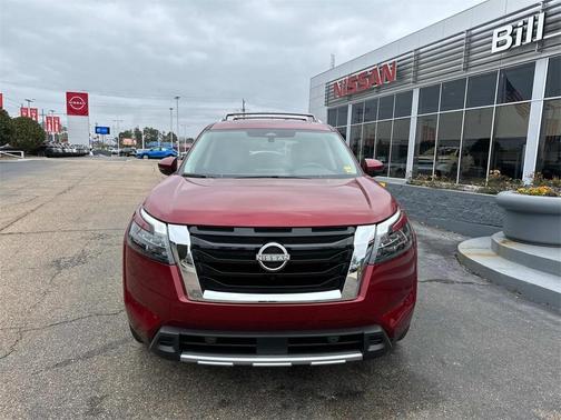 2025 Nissan Pathfinder SL