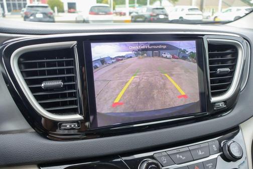 Brilliant Black Crystal Pearlcoat 2023 Chrysler Pacifica Touring-L