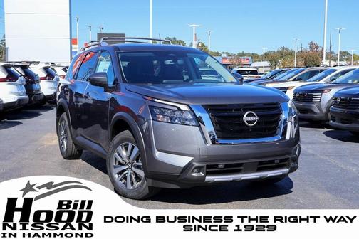 2025 Nissan Pathfinder SL