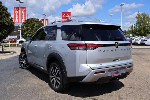 2025 Nissan Pathfinder Platinum