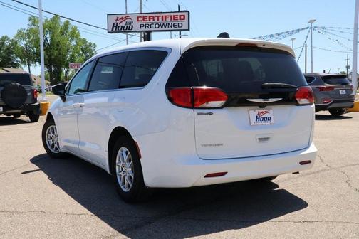 2023 Chrysler Voyager LX