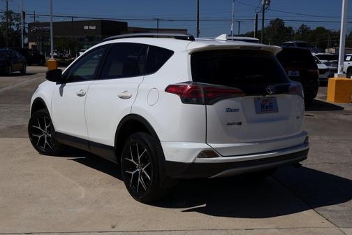 2017 Toyota RAV4 SE