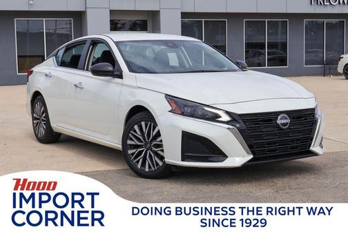 Glacier White 2025 Nissan Altima SV