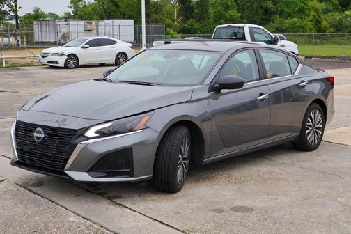 Gun Metallic 2025 Nissan Altima SV