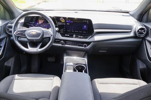 Mosaic Black Metallic 2025 Chevrolet Equinox LT