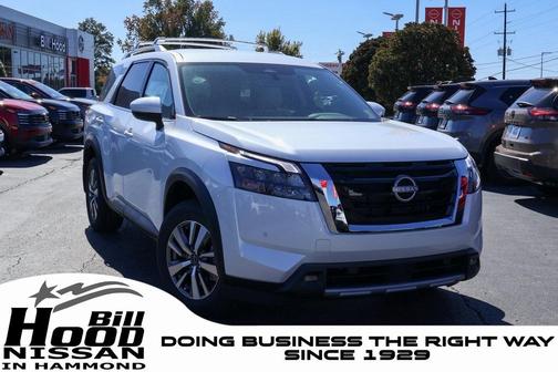 2025 Nissan Pathfinder SL
