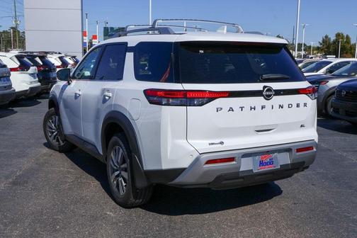 2025 Nissan Pathfinder SL