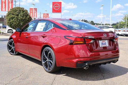 2025 Nissan Altima SR