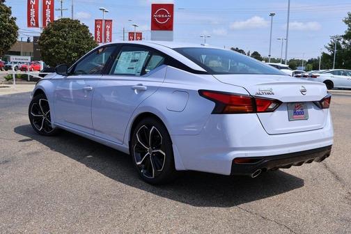 2025 Nissan Altima SR