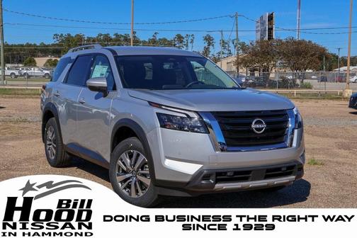 2025 Nissan Pathfinder SL