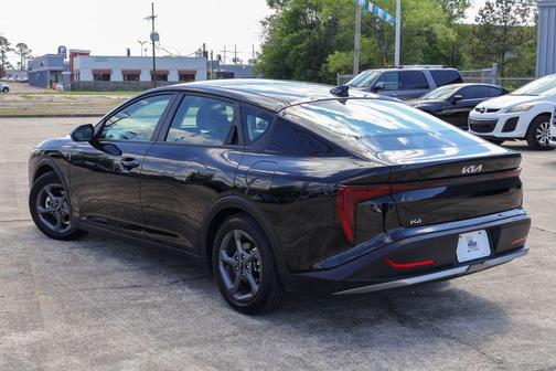 Aurora Black Pearl 2025 Kia K4