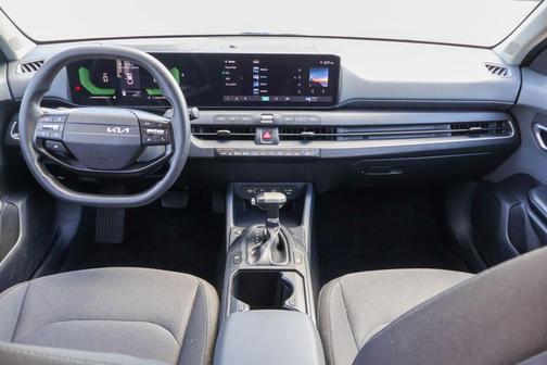 Aurora Black Pearl 2025 Kia K4