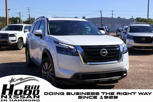 2025 Nissan Pathfinder SV