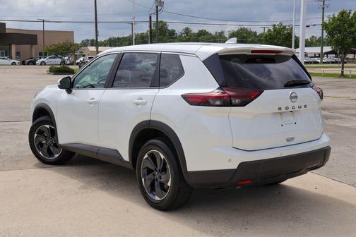 Everest White P 2025 Nissan Rogue SV