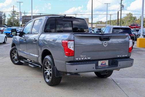 2022 Nissan Titan SV