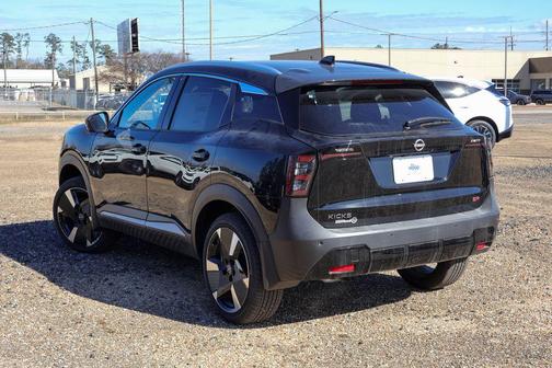 Super Black 2026 Nissan Kicks SR