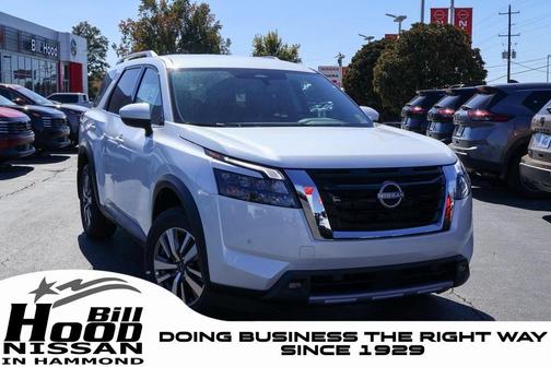 2025 Nissan Pathfinder SL